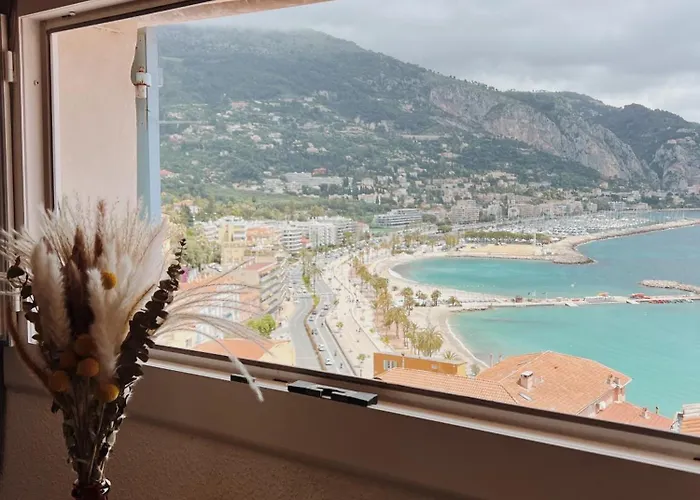 Appartement 2 Pieces Vue Mer Dans Le Quartier Historique De Menton