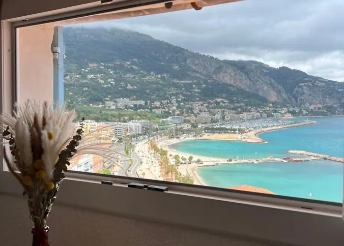 Appartement 2 Pieces Vue Mer Dans Le Quartier Historique De Menton
